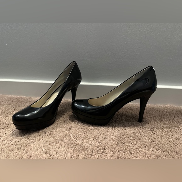 MICHAEL Michael Kors Shoes - Michael kors black closed toe heels| size 6.5